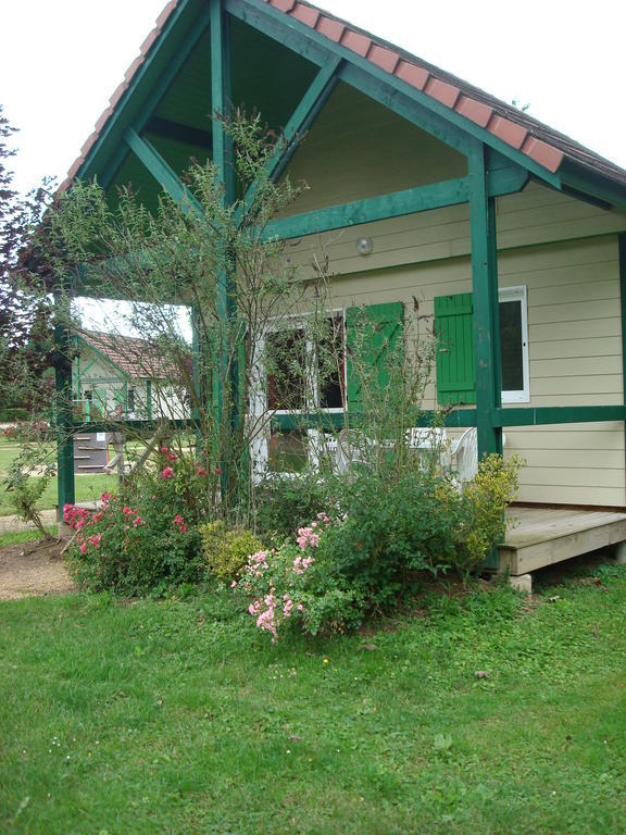 Village-Chalets Le Ru Du Pre Deux Rivieres Bilik gambar