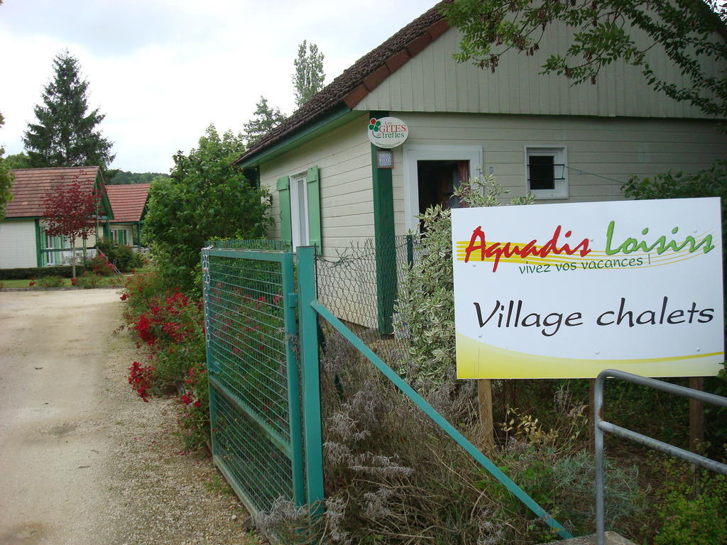 Village-Chalets Le Ru Du Pre Deux Rivieres Bilik gambar